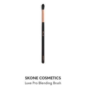 NWT Skone Cosmetics - Luxe Pro Blending Brush